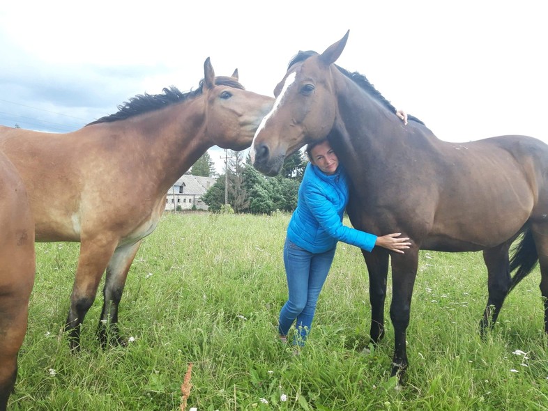 Elbląg, Karolina Zagrodzka i konie uratowane przed rzeźnią Elbląg, Karolina Zagrodzka i konie uratowane przed rzeźnią