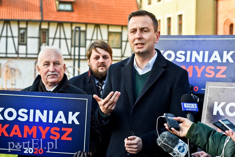 Elbląg, Władysław Kosiniak - Kamysz przed Biblioteką Elbląską Elbląg, Władysław Kosiniak - Kamysz przed Biblioteką Elbląską