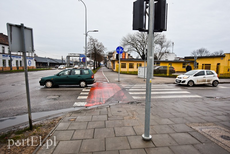 Elbląg, Przejazd dla rowerów na ul. Komeńskiego, brakuje tylko ściezki rowerowej z jednej strony skrzyzowania