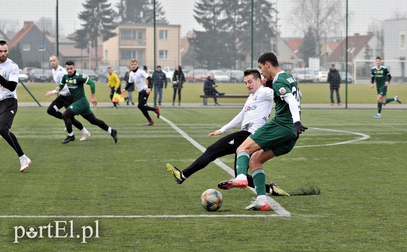 Elbląg, Olimpia Elbląg (w białych koszulkach) przegrała z Olimpią Grudziądz 1:2