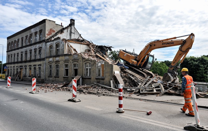 Elbląg, Budynki przy ul. Traugutta 44-45 zostały rozebrane w 2017 roku, teraz miasto sprzedaje tę działkę pod nową zabudowę