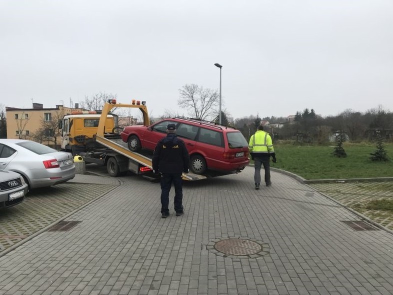 Elbląg, Straż Miejska usuwa wraki pojazdów