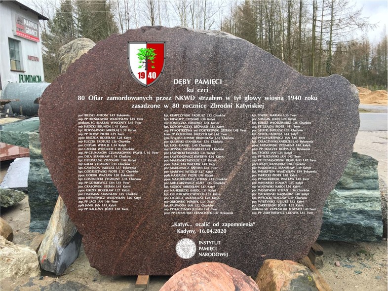 Elbląg, Obelisk z wymienionymi 80 nazwiskami pomordowanych bohaterów.