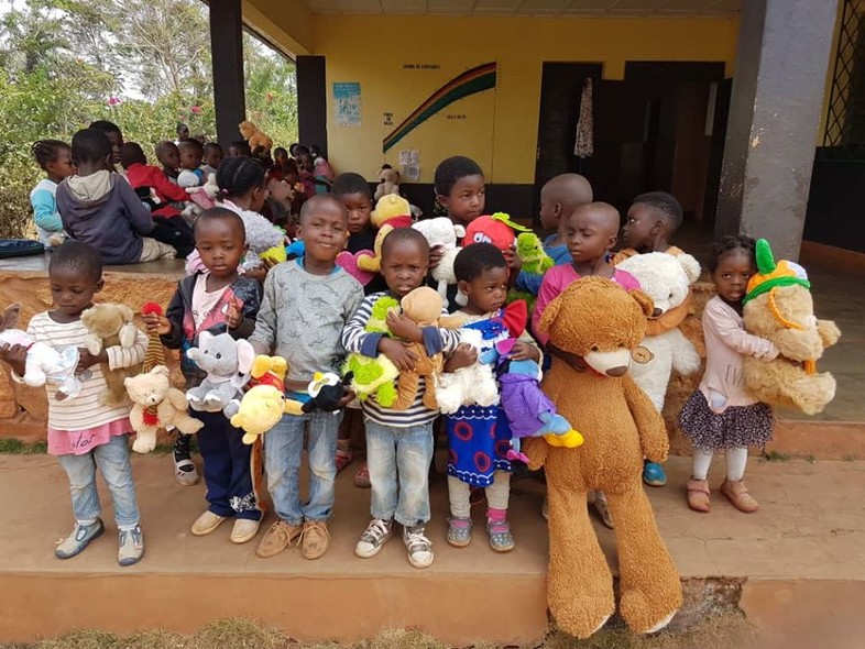 Elbląg, Dzieci z Afryki wreszcie mogą przytulić swoje misie