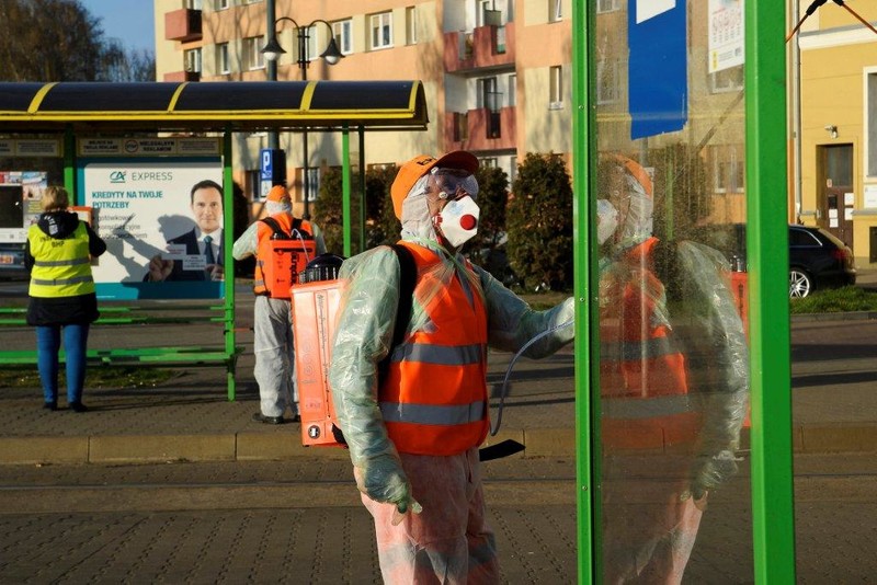 Elbląg, Trwa dezynfekcja przystanków Elbląg, Trwa dezynfekcja przystanków