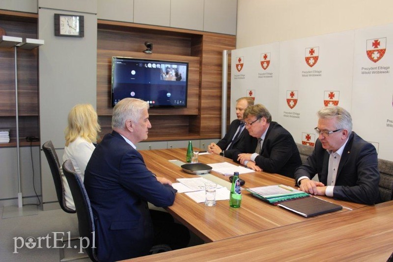 Elbląg, Dzisiejsza konferencja władz miasta z mediam odbyła się zdalnie Elbląg, Dzisiejsza konferencja władz miasta z mediam odbyła się zdalnie