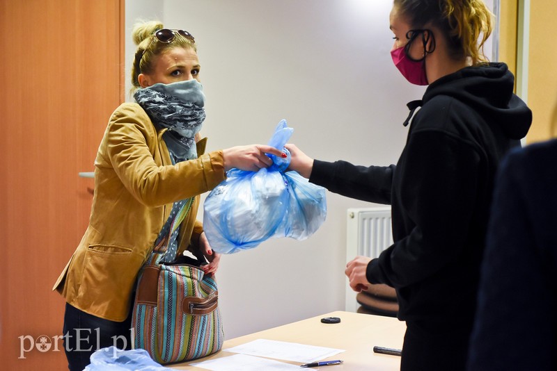 Elbląg, W MOSIRze odbierano dziś maseczki dla przedszkoli i żłobków Elbląg, W MOSIRze odbierano dziś maseczki dla przedszkoli i żłobków