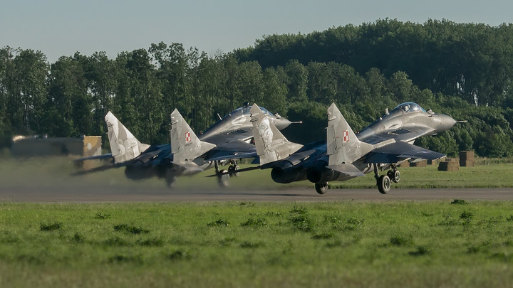 Elbląg, Para MiG-ów 29 na lotnisku w Królewie Malborskim,