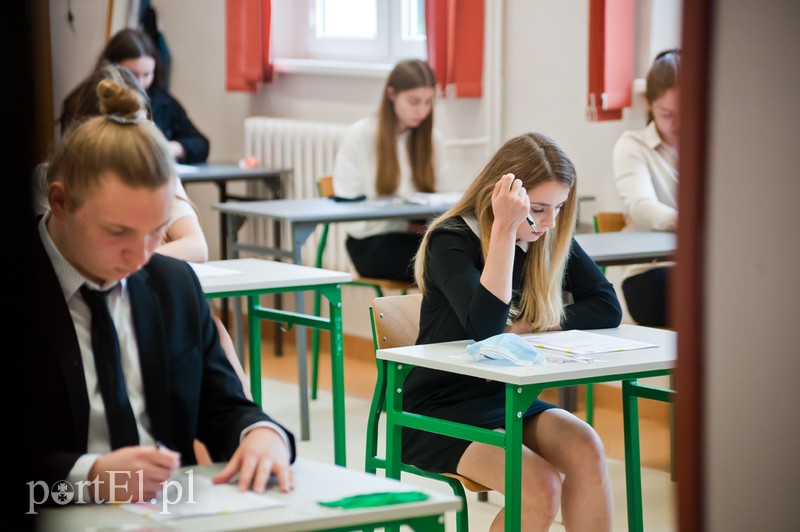 Elbląg, Uczniowie III LO w Elblągu rozpoczęli egzamin dojrzałości