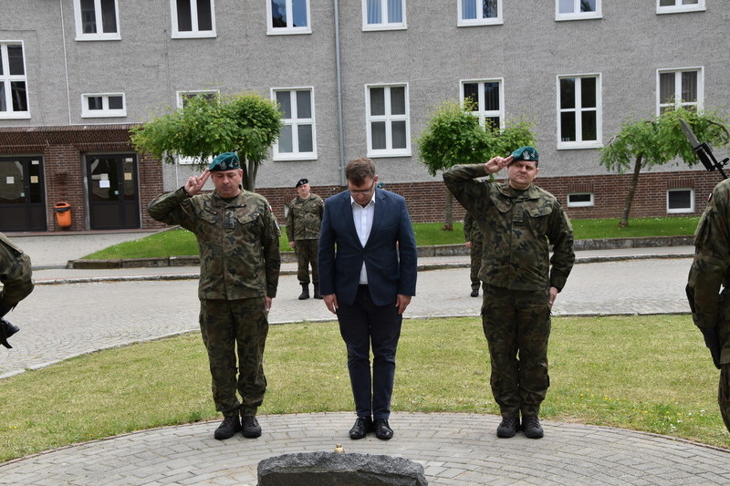Elbląg, Wojewoda warmińsko - mazurski Artur Chojecki odwiedził 15 Pułk Logistyczny w Elblągu