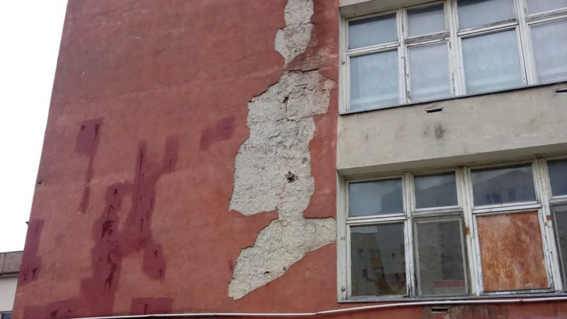 Elbląg, Elewacja SP 9 wymaga remontu Elbląg, Elewacja SP 9 wymaga remontu