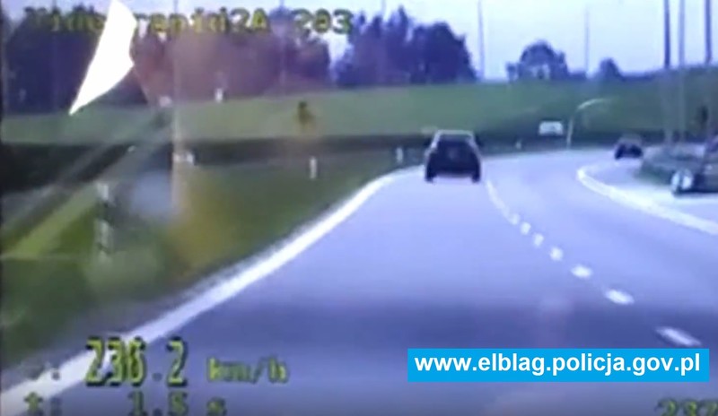 Elbląg, Jechała szybko, bo miała nowe auto Elbląg, Jechała szybko, bo miała nowe auto