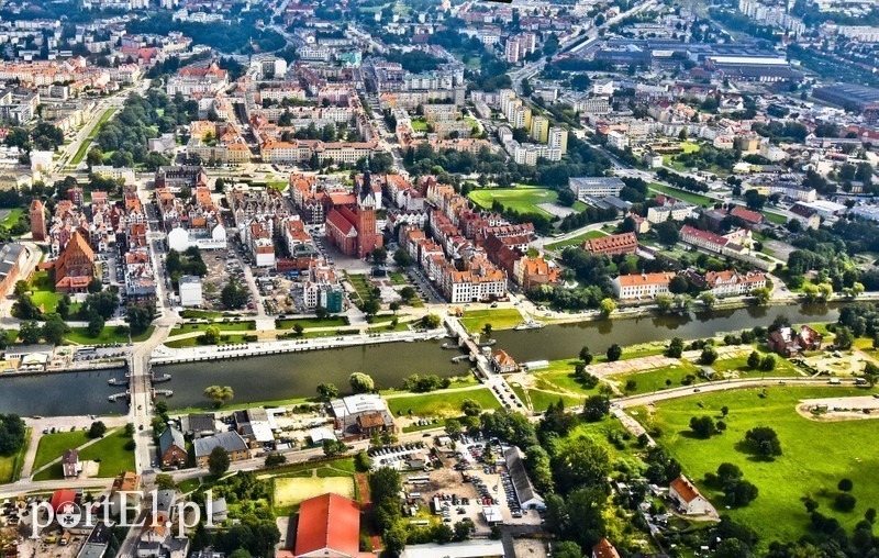 Elbląg, Wyspa Spichrzów zajmuje obszar prawie 18 hektarów