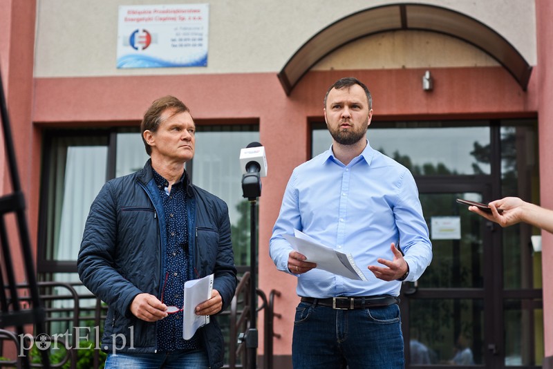 Elbląg, Bogusław Tołwiński i Piotr Opaczewski przed siedzibą EPEC Elbląg, Bogusław Tołwiński i Piotr Opaczewski przed siedzibą EPEC