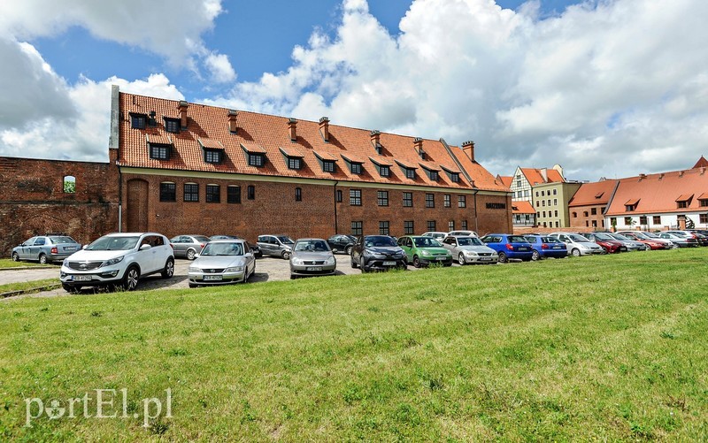 Elbląg, Brama, baszta, mur i fosa. Co mogą znaleźć archeolodzy na Podzamczu? Elbląg, Brama, baszta, mur i fosa. Co mogą znaleźć archeolodzy na Podzamczu?