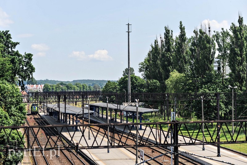 Elbląg, Widok na maszt z wiaduktu w ciągu ul. Lotniczej