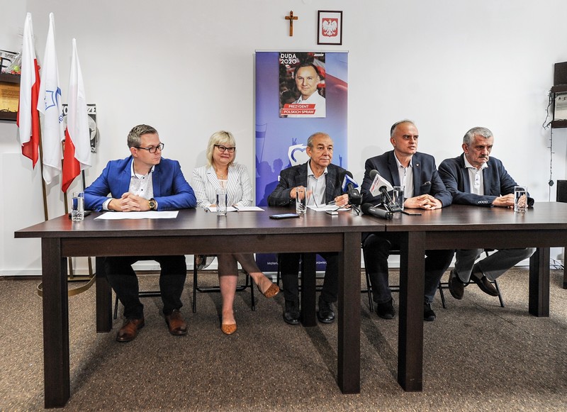Elbląg, Od lewej: Rafał Traks, Jolanta Lisewska, Jerzy Wilk, Marek Pruszak, Janusz Hajdukowski Elbląg, Od lewej: Rafał Traks, Jolanta Lisewska, Jerzy Wilk, Marek Pruszak, Janusz Hajdukowski