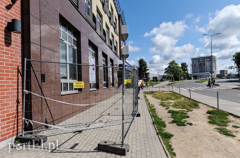 Elbląg, Nie jest łatwo przejść przy banku Elbląg, Nie jest łatwo przejść przy banku
