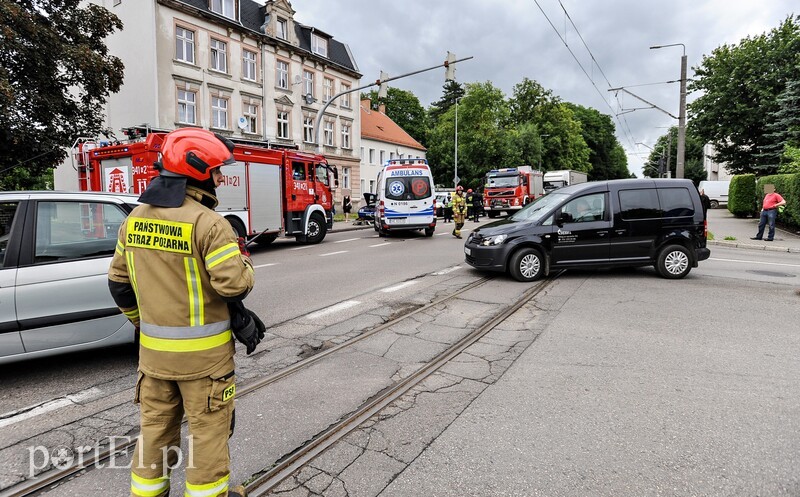 Elbląg, 85-latek uderzył golfem w latarnię na Bema