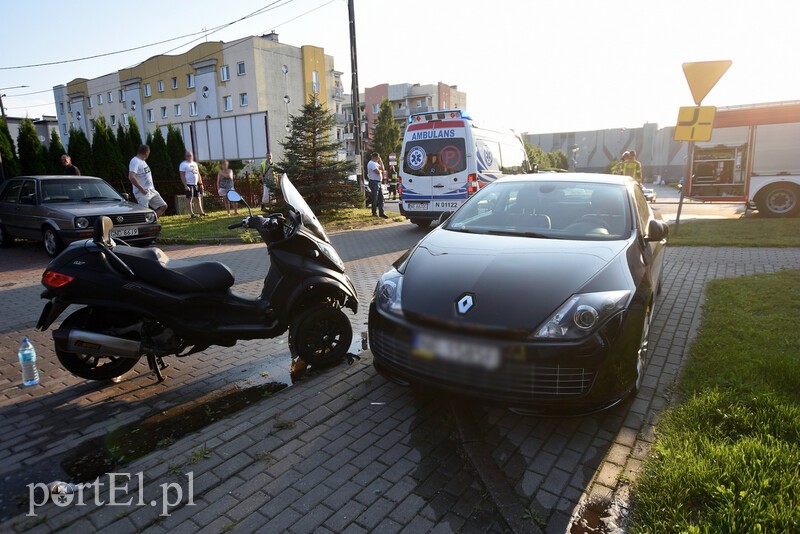 Elbląg, 39-latek nie zapanował nad trójkołowcem i uderzył w auto