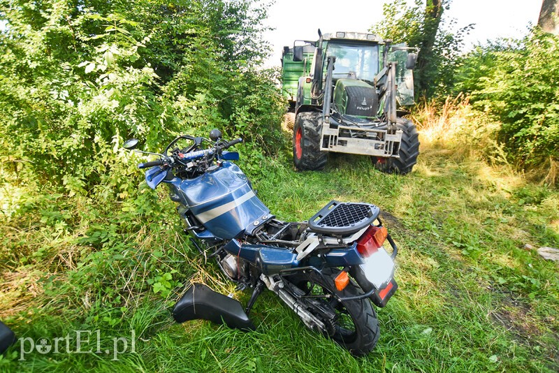 Elbląg, Motocyklista uderzył w maszynę rolniczą