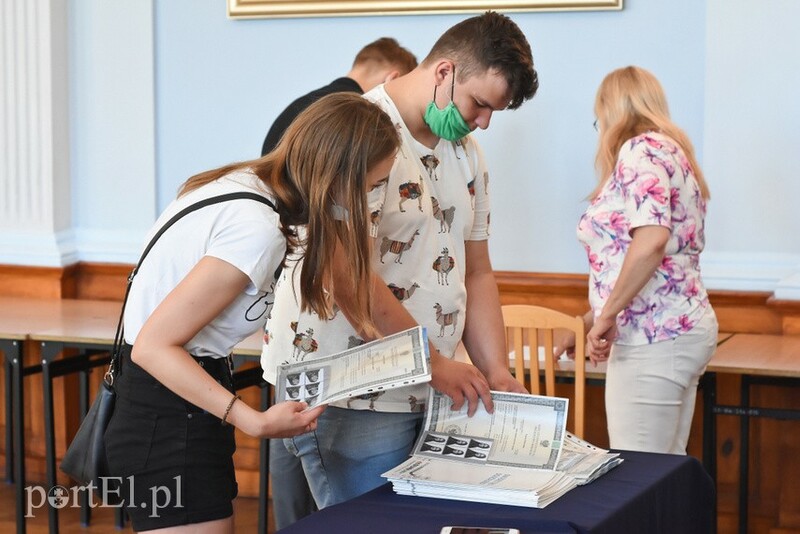 Elbląg, Tak wyglądał tegoroczny odbiór świadectw w I LO Elbląg, Tak wyglądał tegoroczny odbiór świadectw w I LO