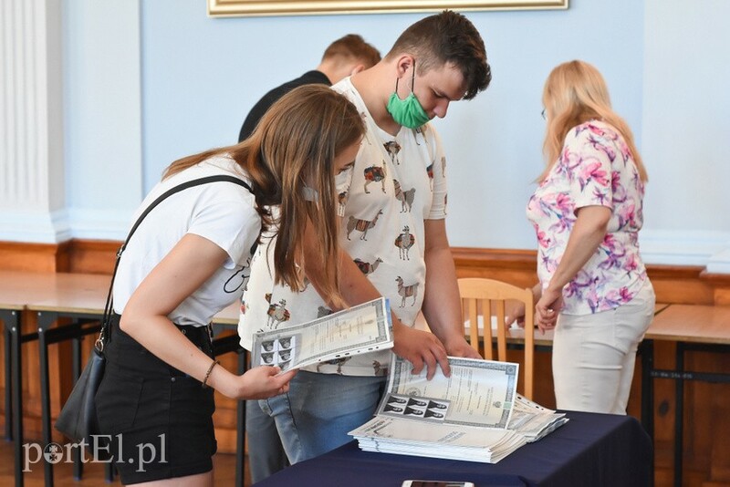 Elbląg, Tak wyglądał tegoroczny odbiór świadectw w I LO