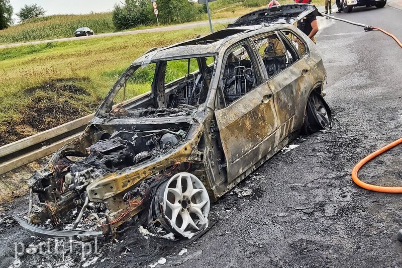Elbląg, Bmw spłonęło przy zjeździe z s22 Elbląg, Bmw spłonęło przy zjeździe z s22