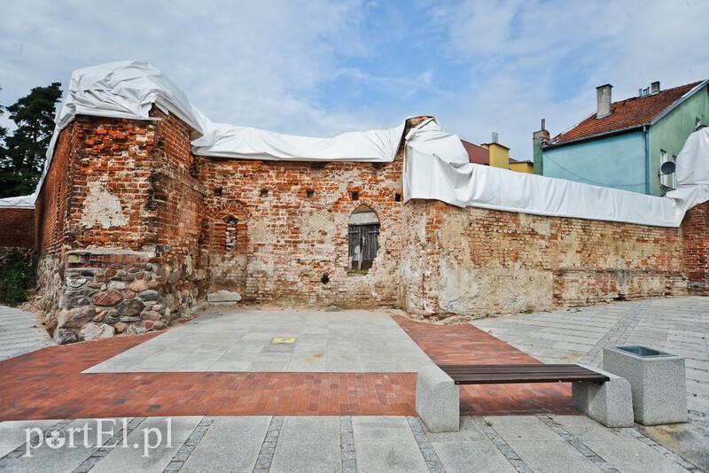 Elbląg, Rozpoczął się remont średniowiecznych murów w Pasłęku,