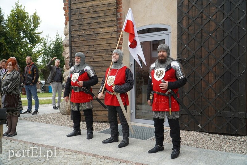 Elbląg, Uroczyste otwarcie bramy odbyło się w sobotę