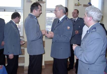 Elbląg, Szef elbląskiej policji Wacław Brudek przełamał się opłatkiem i złożył życzenia swoim pracownikom Elbląg, Szef elbląskiej policji Wacław Brudek przełamał się opłatkiem i złożył życzenia swoim pracownikom