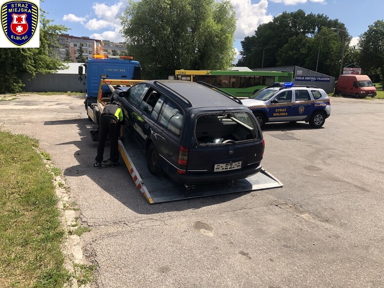 Elbląg, Kolejne pojazdy nieużytkowane znikają z dróg Elbląg, Kolejne pojazdy nieużytkowane znikają z dróg