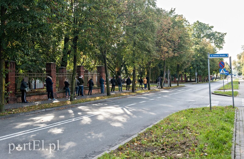 Elbląg, Kolejka przed punktem testowania w Szpitalu Miejskim Elbląg, Kolejka przed punktem testowania w Szpitalu Miejskim