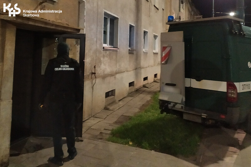 Elbląg, Mieszkanie z nielegalnymi automatami i amfetaminą Elbląg, Mieszkanie z nielegalnymi automatami i amfetaminą