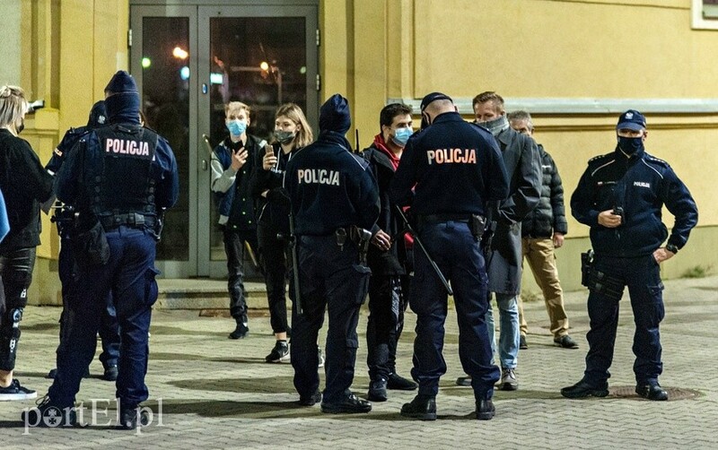 Elbląg, Policjanci pilnowali biur PiS