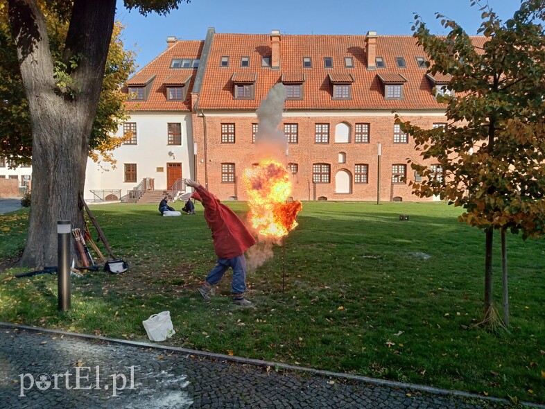 Elbląg, Palenie pyłu bursztynowego