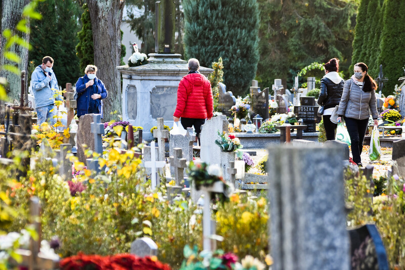 Elbląg, "A dziś można już wejść na cmentarz?" Elbląg, "A dziś można już wejść na cmentarz?"