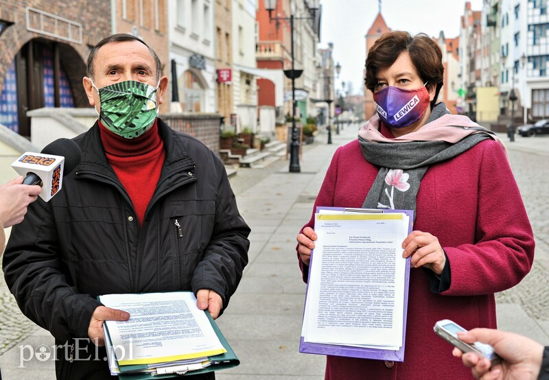 Elbląg, Ryszard Klim (z lewej) i Monika Falej na konferencji prasowej