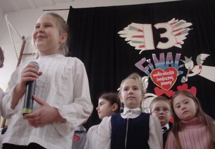 Elbląg, Dzieci z SP 25 śpiewają dla WOŚP Elbląg, Dzieci z SP 25 śpiewają dla WOŚP