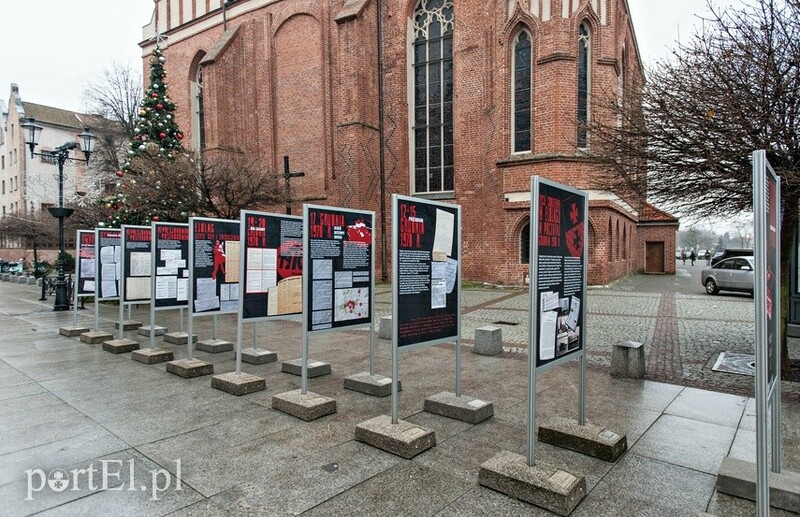 Elbląg, Przy elbląskiej katedrze można oglądać wystawę  "Grudzień 1970 w Elblągu w dokumencie archiwalnym",