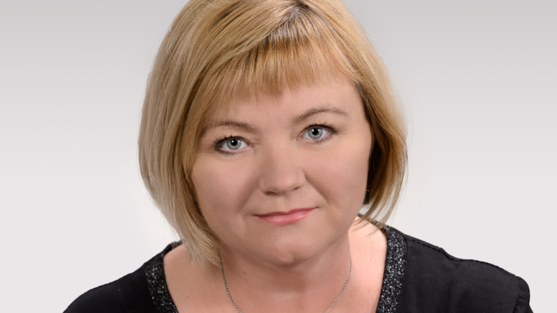 Elbląg, - Gdy zaczynałam swoją pracę, pielęgniarka była osobą, która wyręczała pacjenta w wielu czynnościach. Dzisiaj raczej go wspiera, motywuje do samodzielności - mówi Marzena Sobczak Elbląg, - Gdy zaczynałam swoją pracę, pielęgniarka była osobą, która wyręczała pacjenta w wielu czynnościach. Dzisiaj raczej go wspiera, motywuje do samodzielności - mówi Marzena Sobczak
