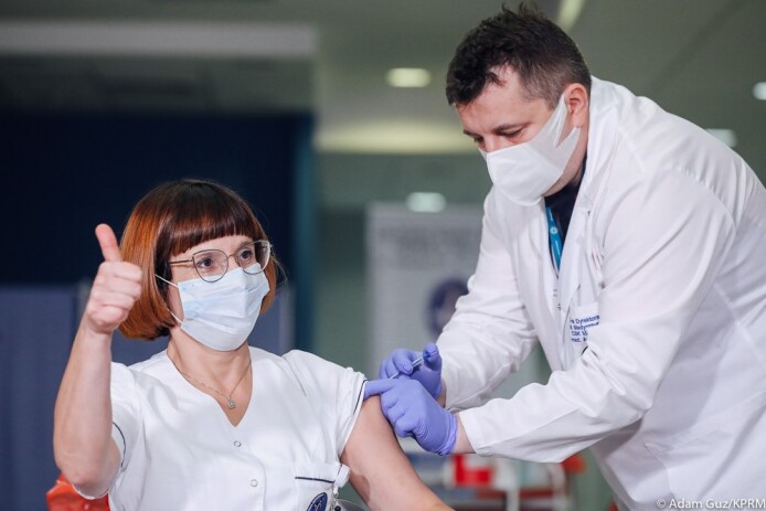 Elbląg, Pierwszą osobą zaszczepioną w Polsce jest pielęgniarka z MSWiA,
