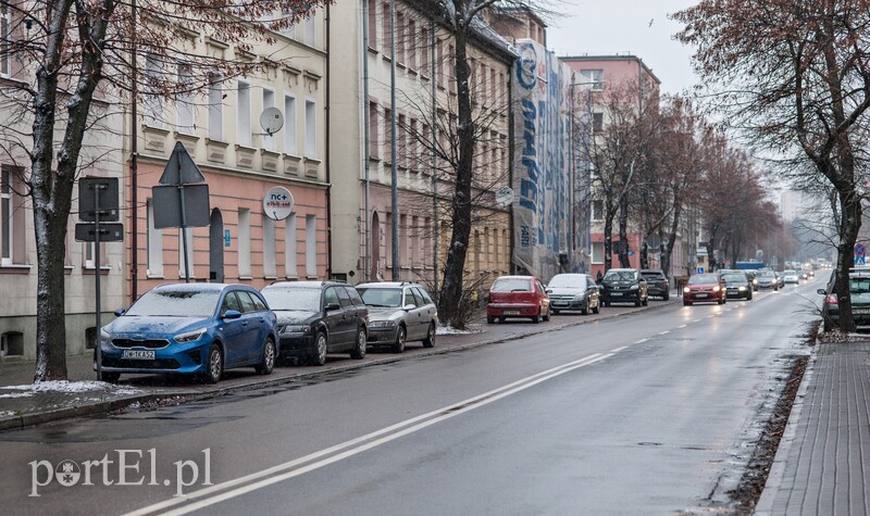 Elbląg, Miejsca parkingowe przy ul. Mickiewicza