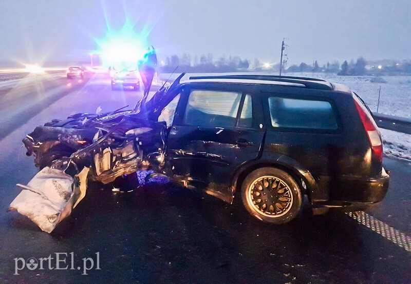 Elbląg, Uwaga jest ślisko! Ford uderzył w barierki na S7