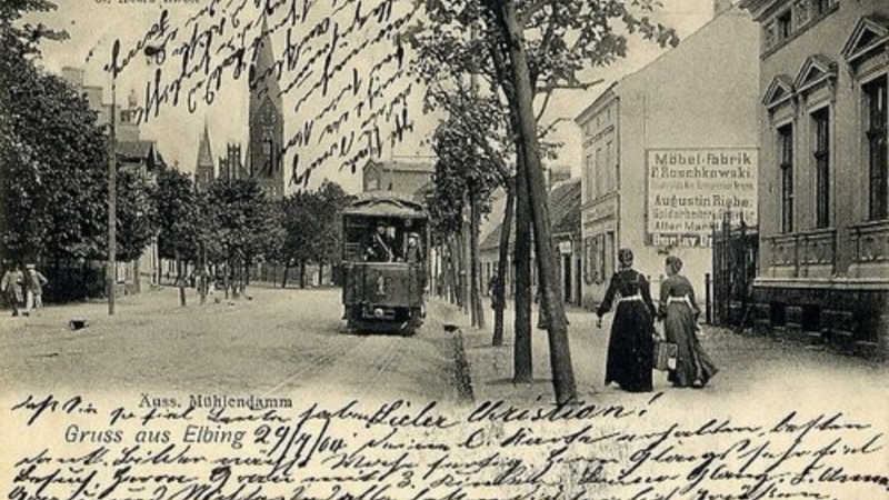 Elbląg, Ulica Traugutta przed wojną na pocztówce. W tle nieistniejący już kościół św. Anny