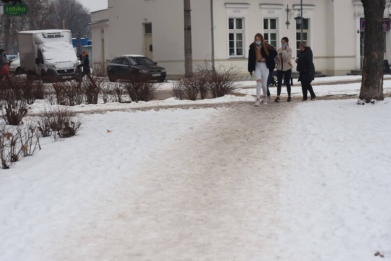Elbląg, Strażnicy miejscy przypominają o obowiązku odśnieżania Elbląg, Strażnicy miejscy przypominają o obowiązku odśnieżania