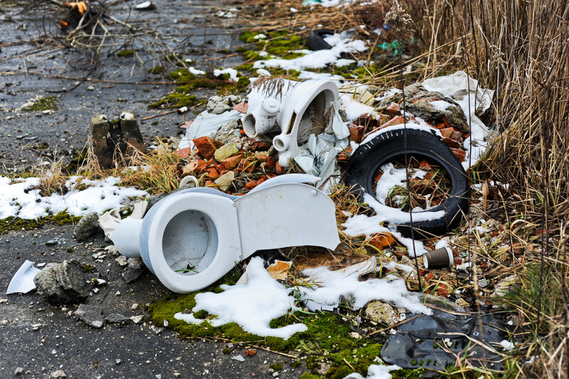 Elbląg, O śmieciach między drogą a rzeką