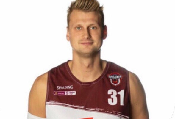 Elbląg, Mateusz Kostrzewski ma 32 lata, obecni gra w Spójni Stargard