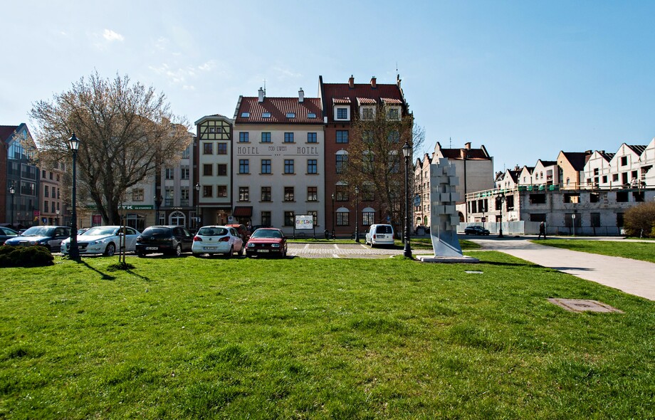 Elbląg, Pomnik ma stanąć na zielonym terenie między ul. Rycerską a parkingiem