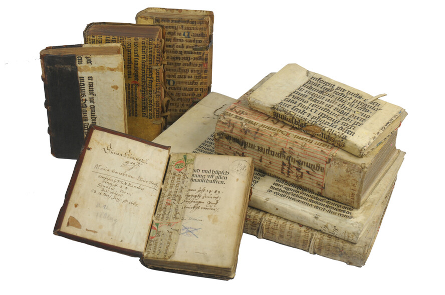 Elbląg, Fragmenty pergaminowych rękopisów w oprawach z Biblioteki Elbląskiej,